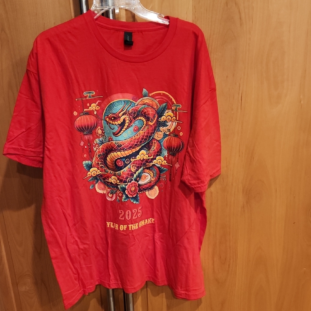 Gildan Red 2025 Year Of The Snake Short Sleeve Tee Mens XXL NWOT